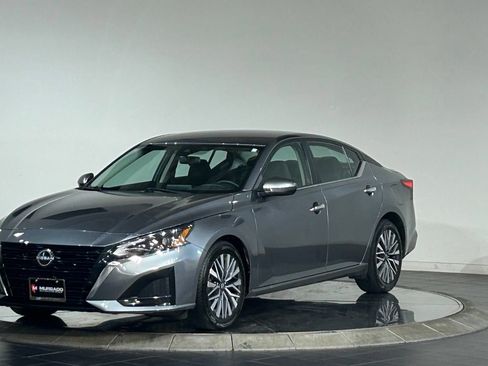Used 2023 Nissan Altima 2.5 SV FWD image 5