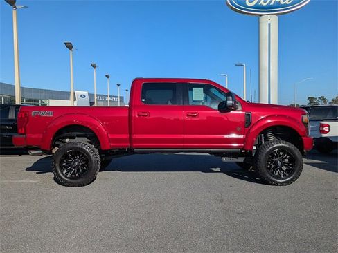 Used 2022 Ford F250 Lariat w/ Black Appearance Package image 3