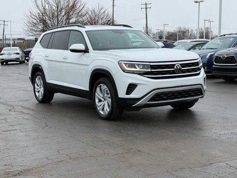 Used 2023 Volkswagen Atlas SE w/ Panoramic Sunroof Package image 3