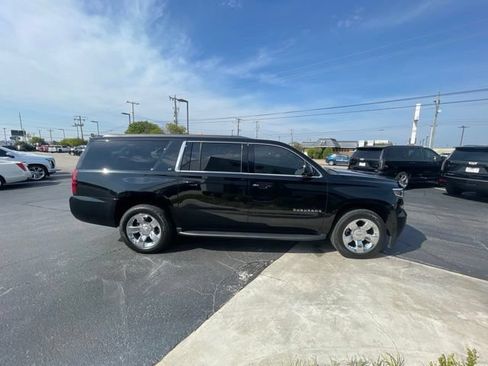 Used 2018 Chevrolet Suburban LT AWD/4WD image 6
