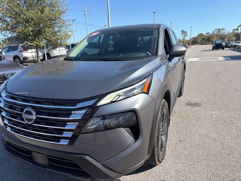 Certified 2025 Nissan Rogue SV image 4