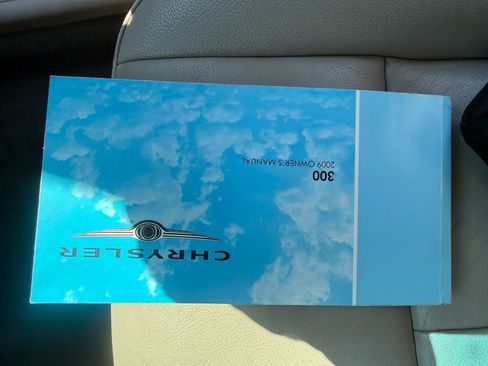 Used 2009 Chrysler 300 Limited w/ Protection Group image 32