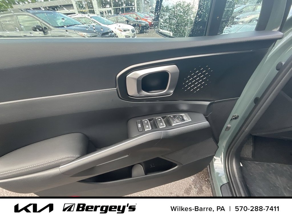 Certified 2025 Kia Sorento EX AWD/4WD image 5