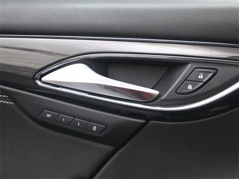 Used 2023 Buick Envision Essence image 13