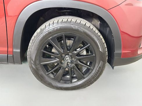 Used 2019 Toyota Highlander SE w/ Nightshade Edition AWD/4WD image 30