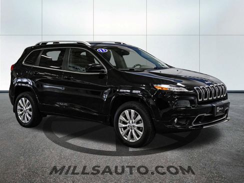 Used 2017 Jeep Cherokee Overland AWD/4WD image 10