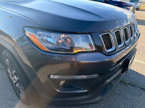 Used 2017 Jeep Compass Latitude w/ Popular Equipment Group AWD/4WD image 3
