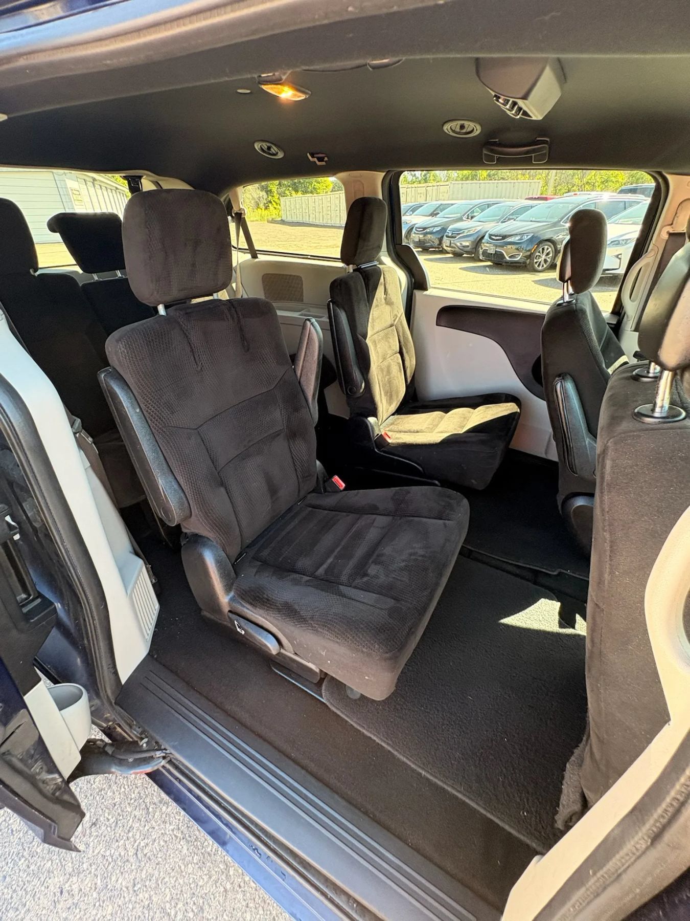 Used 2016 Dodge Grand Caravan SE FWD image 29