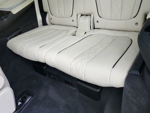 Used 2025 BMW X7 xDrive40i w/ Executive Package image 32