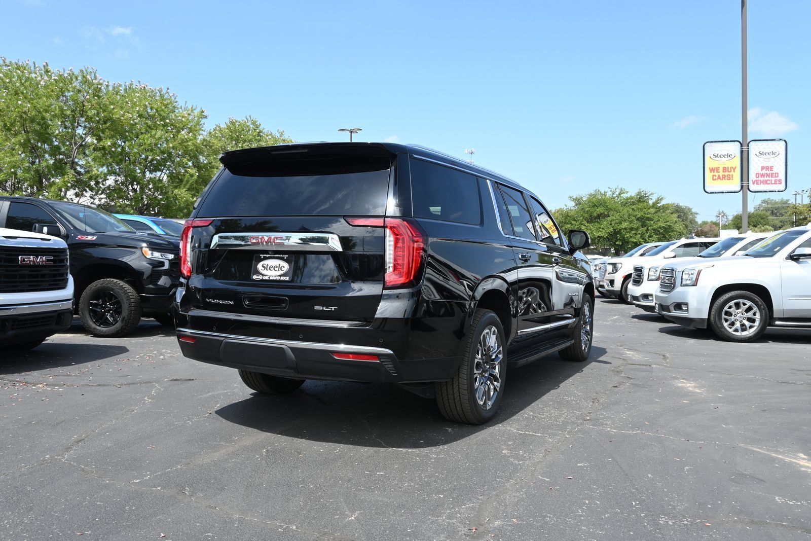 Used 2024 GMC Yukon XL SLT w/ SLT Luxury Package AWD/4WD image 5