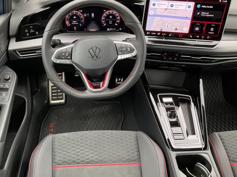 Used 2025 Volkswagen GTI SE FWD image 21