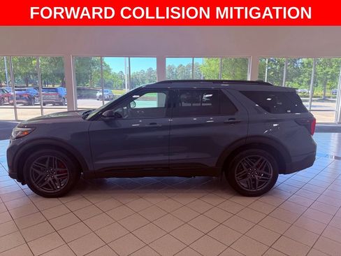 Used 2025 Ford Explorer ST AWD/4WD image 4