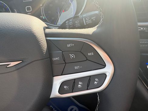 New 2027 Chrysler Pacifica Select FWD image 21