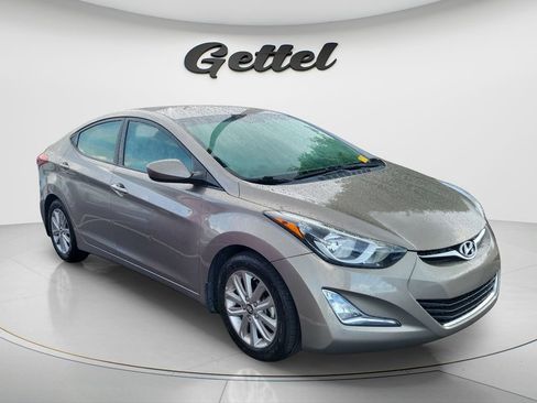 Used 2015 Hyundai Elantra SE w/ Option Group 02 FWD image 2