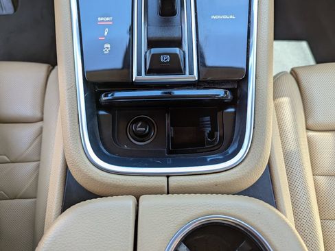 Used 2018 Porsche Panamera RWD image 25