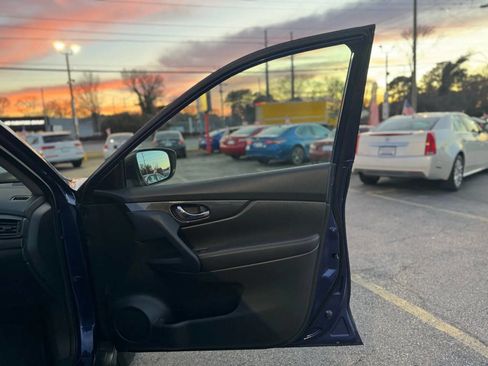 Used 2017 Nissan Rogue S image 13