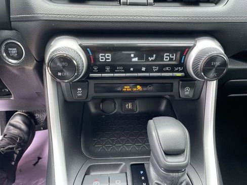 Used 2024 Toyota RAV4 XLE FWD image 25