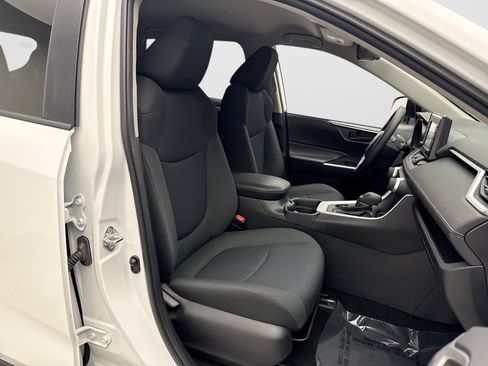 Used 2020 Toyota RAV4 LE w/ Carpet Mat Package AWD/4WD image 16