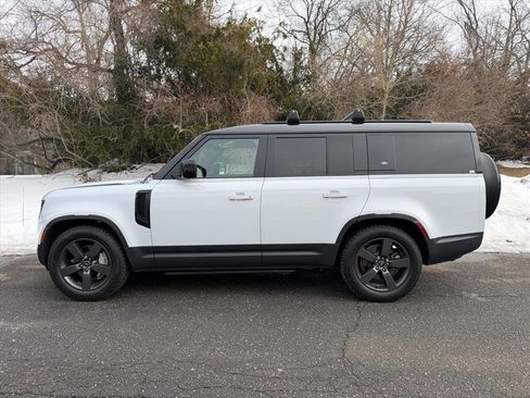 Used 2023 Land Rover Defender 130 SE image 2