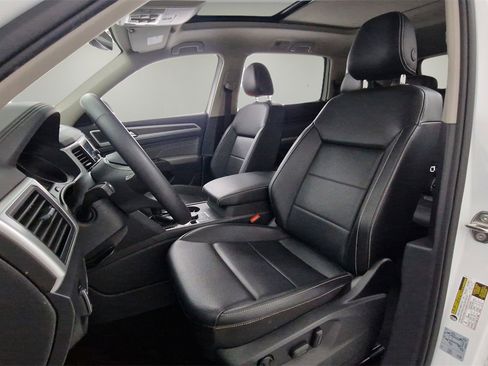 Used 2021 Volkswagen Atlas SE w/ Panoramic Sunroof Package image 11