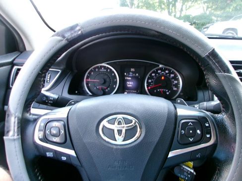 Used 2015 Toyota Camry SE FWD image 13
