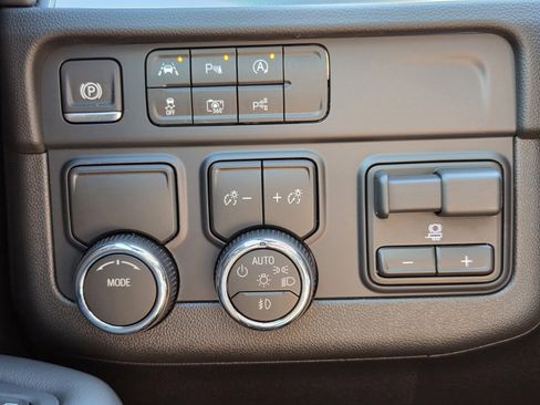 New 2026 Chevrolet Suburban LT w/ Comfort Package RWD image 13
