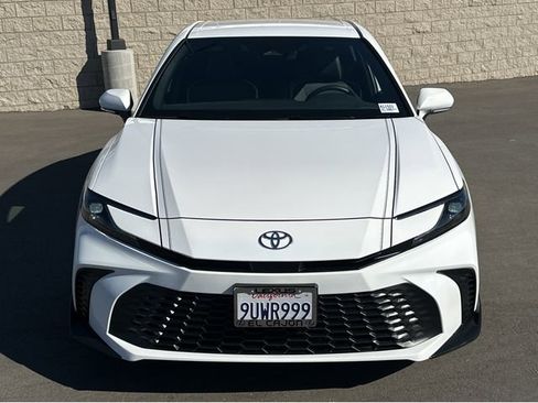 Used 2025 Toyota Camry SE w/ Convenience Package image 3