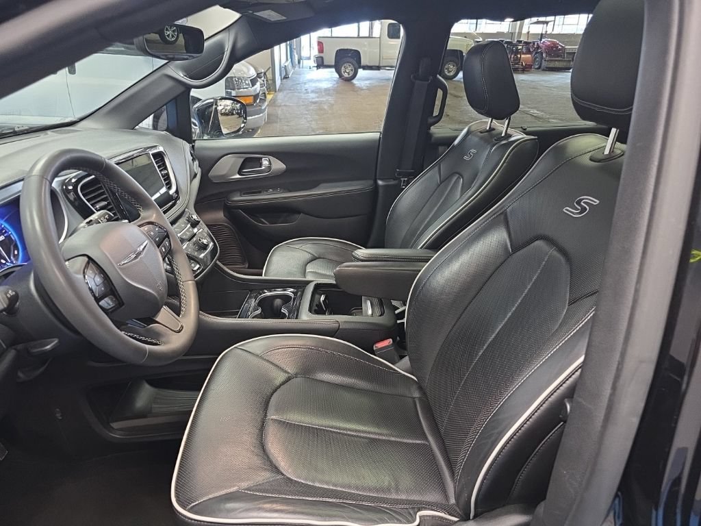 Used 2025 Chrysler Pacifica Limited FWD image 24