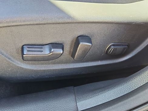 Used 2018 Nissan Rogue SV image 14