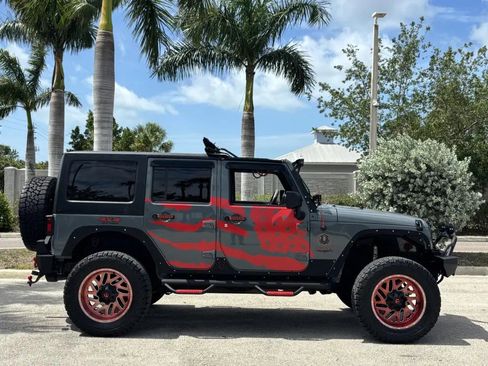 Used 2014 Jeep Wrangler Unlimited Sahara AWD/4WD image 5