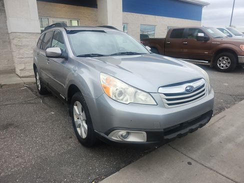 Used 2011 Subaru Outback 2.5i Premium w/ All-Weather Pkg AWD/4WD image 10