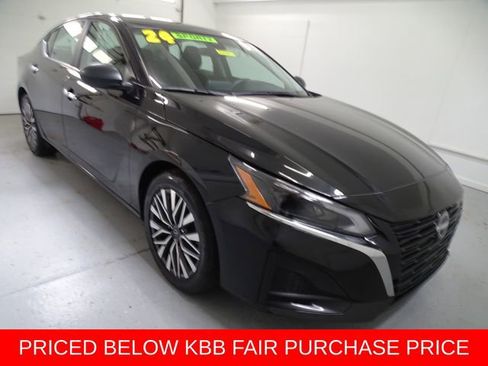 Used 2024 Nissan Altima 2.5 SV FWD image 1