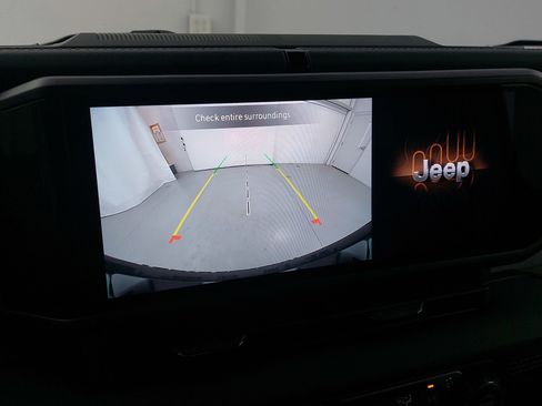 Used 2025 Jeep Wrangler Unlimited Sahara w/ Safety Group image 24