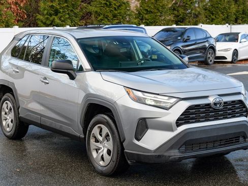 Used 2024 Toyota RAV4 LE AWD/4WD image 9