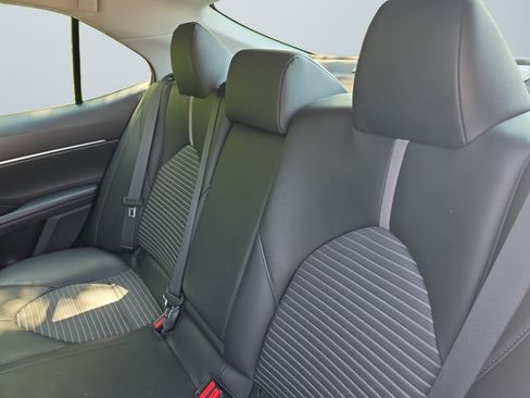 Used 2018 Toyota Camry SE FWD image 14