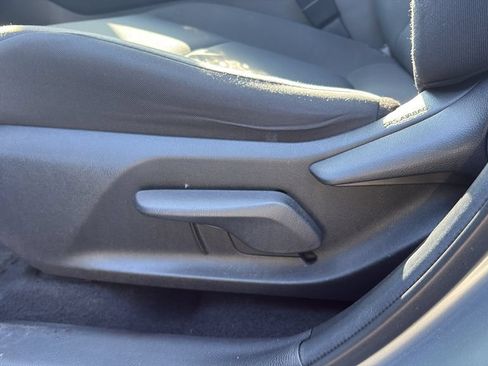 Used 2021 Toyota RAV4 LE FWD image 19