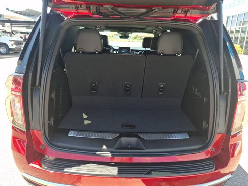 Used 2023 Chevrolet Tahoe High Country AWD/4WD image 9