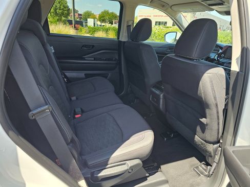 Used 2024 Nissan Pathfinder SV FWD image 28