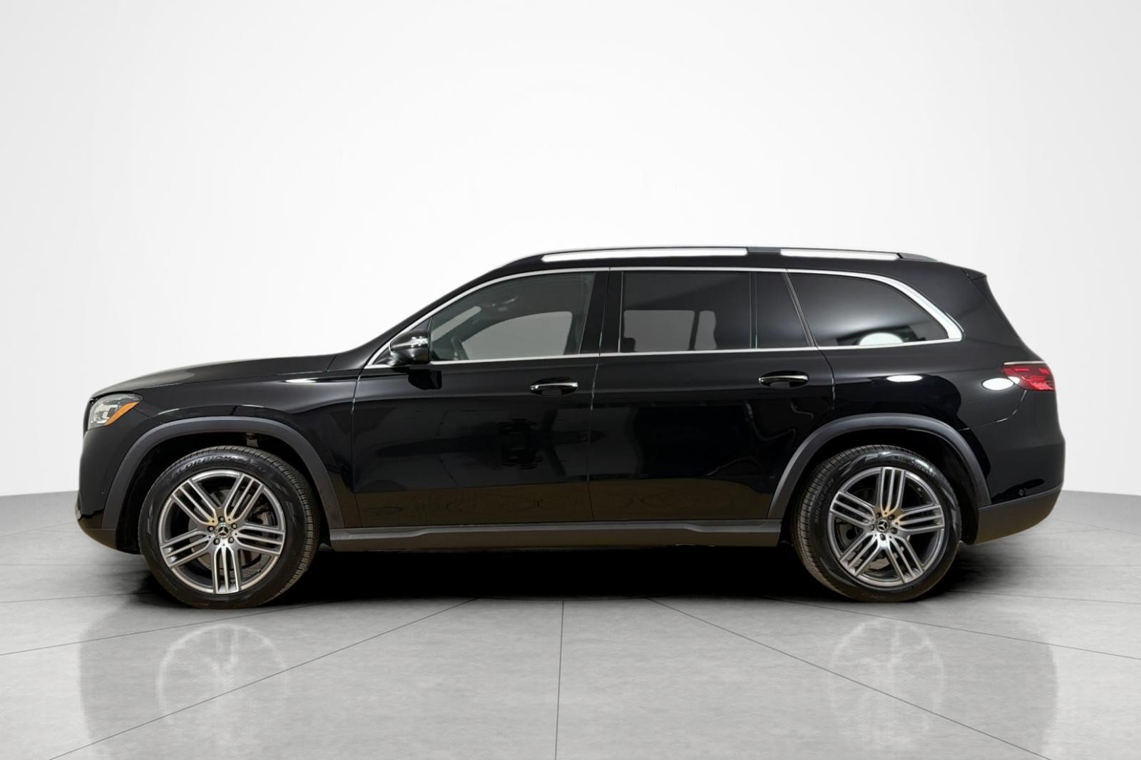 Used 2026 Mercedes-Benz GLS 450 4MATIC image 2