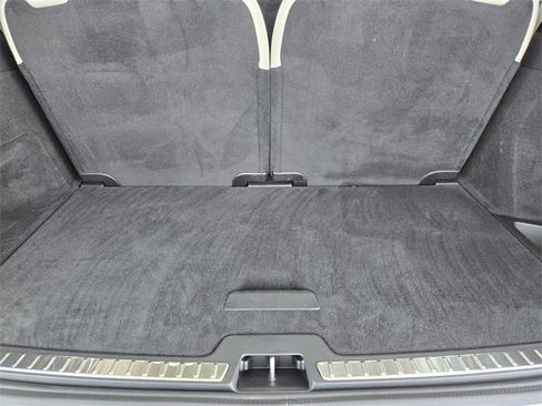 Certified 2025 Volvo XC90 T8 Plus image 34