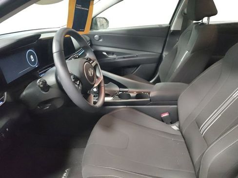 Certified 2025 Hyundai Elantra SEL image 9