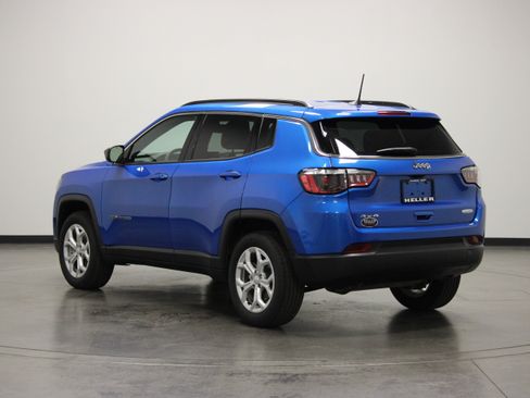 Used 2024 Jeep Compass Latitude AWD/4WD image 6