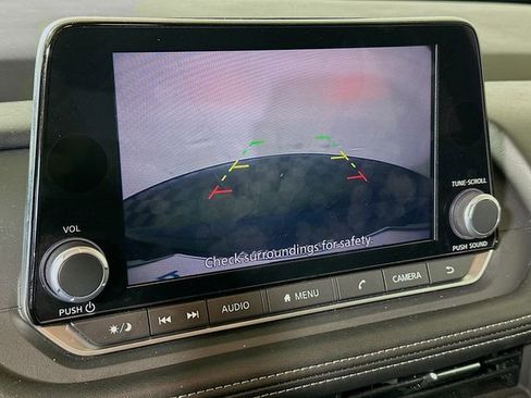 Used 2024 Nissan Rogue SV image 16