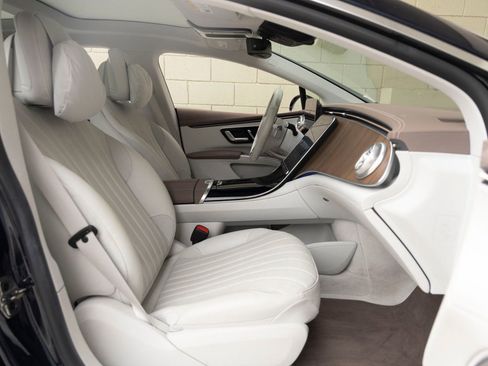 Used 2022 Mercedes-Benz EQS 450+ Sedan image 27