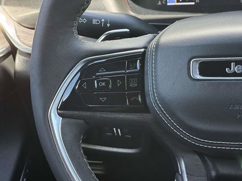 Used 2023 Jeep Grand Cherokee Overland AWD/4WD image 19