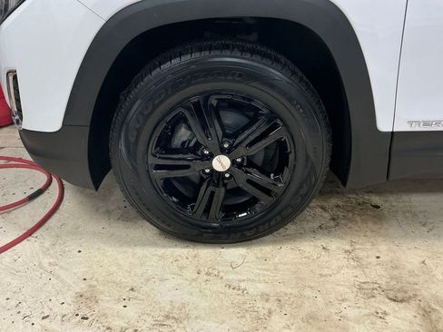 Used 2018 GMC Terrain SLE w/ Driver Convenience Package image 9