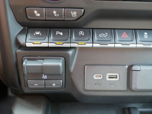 Used 2019 GMC Sierra 1500 SLT w/ SLT Premium Plus Package AWD/4WD image 31