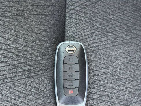 Used 2025 Nissan Rogue SV FWD image 22