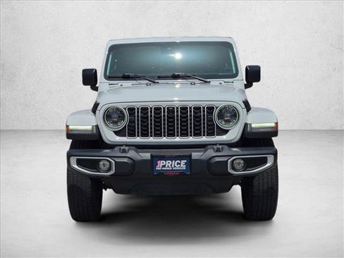 Used 2024 Jeep Wrangler Unlimited Sahara w/ Technology Group AWD/4WD image 2
