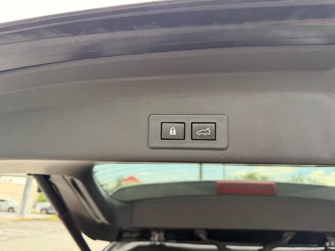 Used 2022 Subaru Ascent Limited w/ Technology Package AWD/4WD image 7